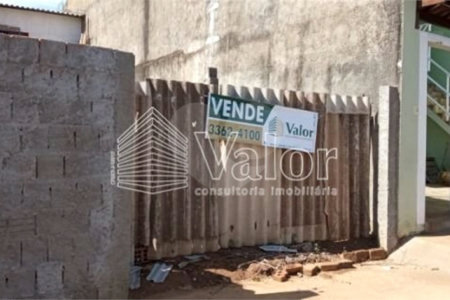 Terreno com 211,60 m² de área total.