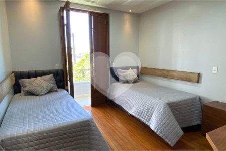 Casa à venda com 1 quarto, sendo 3 suítes, no Centro, Porto Seguro, BA