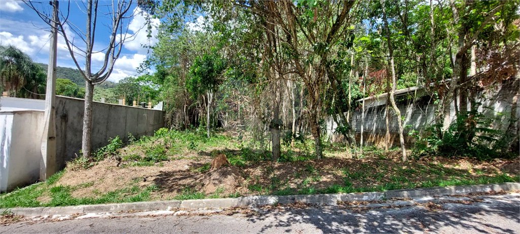 Casa à venda com 3 quartos, sendo 4 suítes, no condomínio Sausalito, Mairiporã - SP