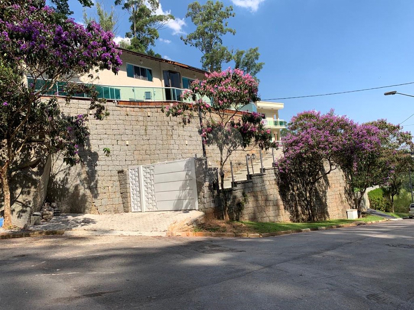 Casa à venda com 3 quartos, sendo 2 suítes, em Horto, São Paulo, SP