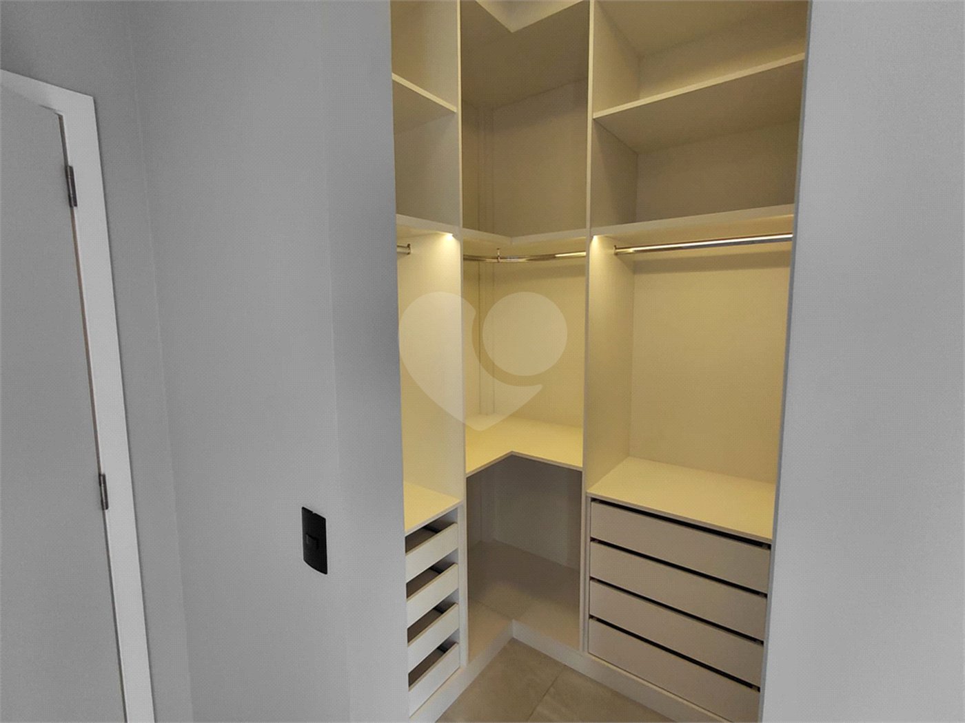 Casa à venda com 3 suítes no condomínio Residencial Milano, Indaiatuba - SP