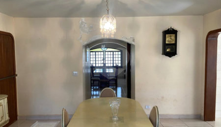 Casa à venda com 5 quartos, sendo 4 suítes,  no condomínio Vilarejo Estoril, Mairiporã - SP