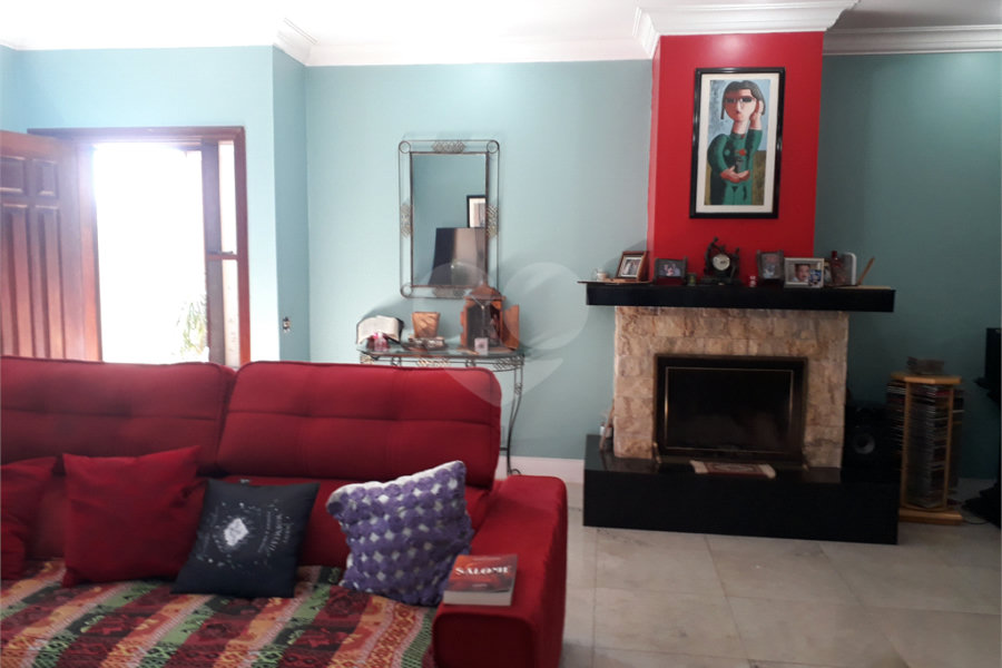 Sobrado à venda com 4 quartos, sendo 1 suíte, em Vila Constança, São Paulo, SP