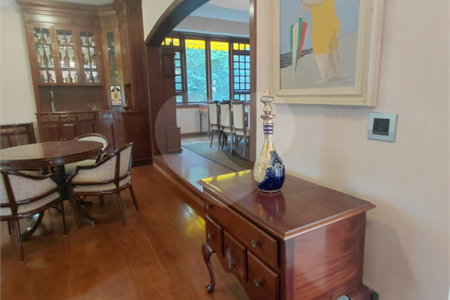 Casa à venda com 4 suítes no condomínio Ville Bourghese, São Paulo - SP