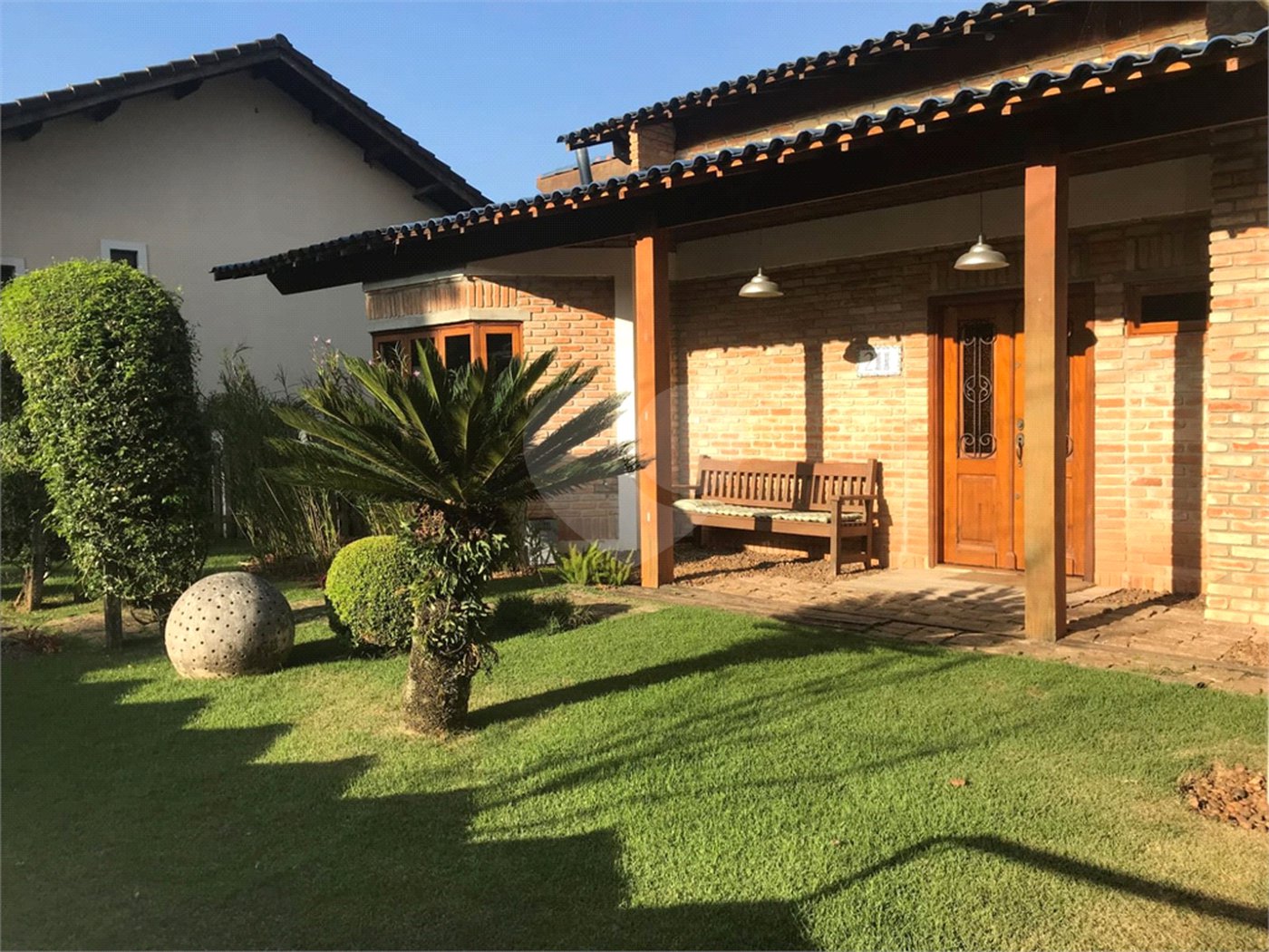 Casa à venda com 4 quartos, sendo 3 suítes, no condomínio Alpes da Cantareira, Mairiporã - SP