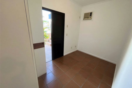 Apartamento com 4 dormitórios à venda, 259 m² por R$ 900.000,00 - Jardim Três Marias - Guarujá/SP