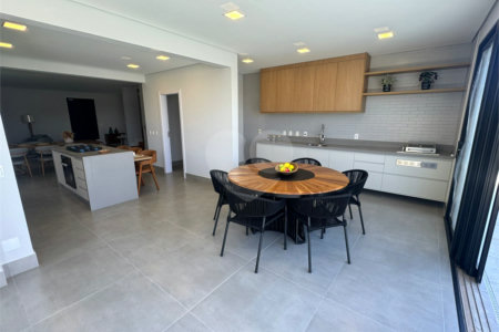 Casa à venda com 4 suítes no condomínio Villas do Golf, Itu - SP