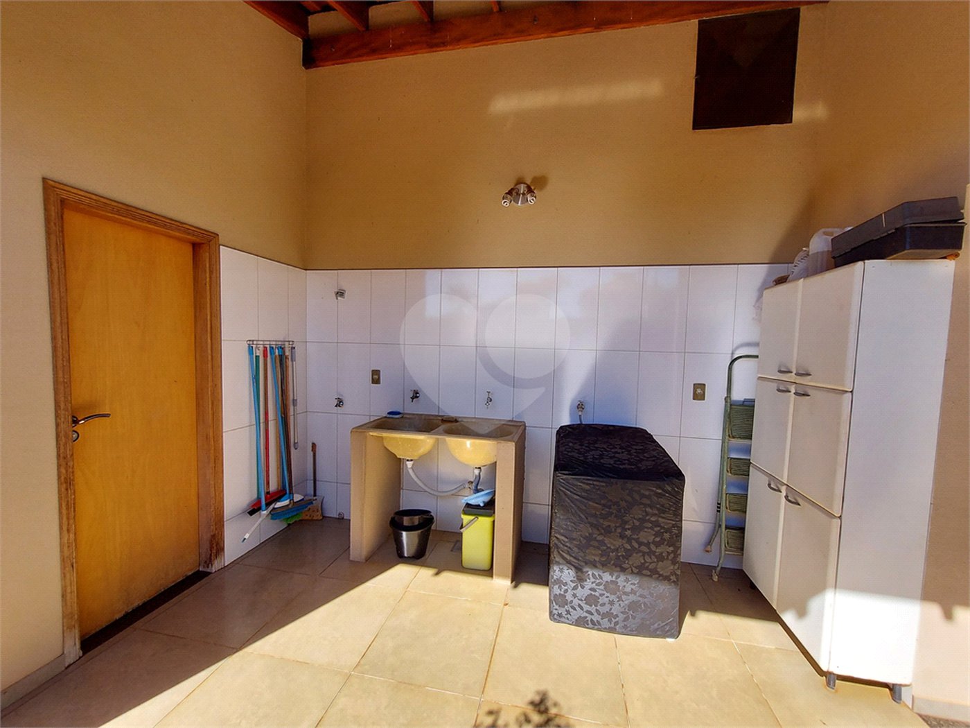 Casa à venda com 4 quartos, sendo 2 suítes, no condomínio Nascente do Jaraguá, Araraquara - SP