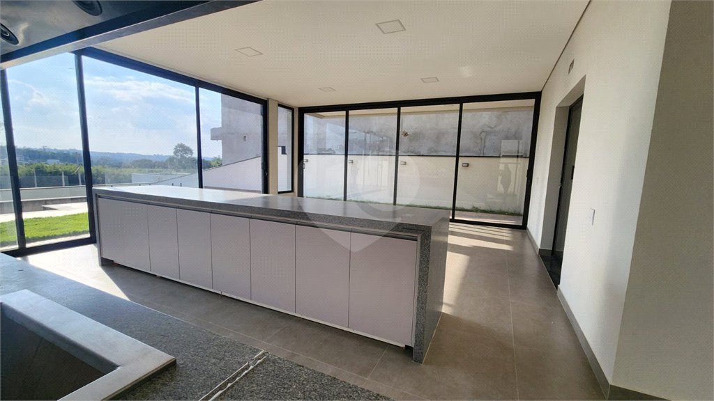Casa à venda com 3 suítes no condomínio Santa Isabel I, Louveira - SP