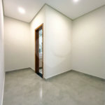 Indaiatuba - Condomínio Milano - Sobrado - 350 m² de terreno - 240 m² de área construída - 4 vagas de garagem, sendo 2 cobertas - Salas de estar e jantar integradas - 3 suítes com closet e varanda no pavimento superior - Escritório no térreo - Espaço gourmet com churrasqueira - Banheiro externo