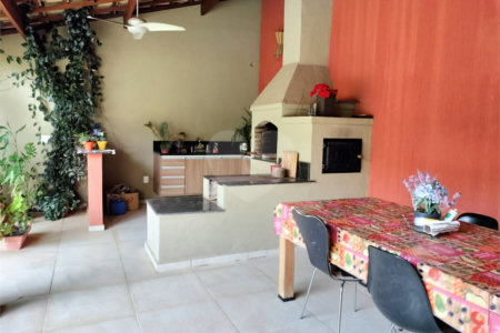 Sobrado à venda com 4 quartos, sendo 2 suítes, em Vila Petrópolis, Atibaia, SP