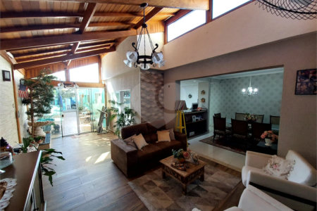 Casa residencial com ponto comercial a venda no Centro
