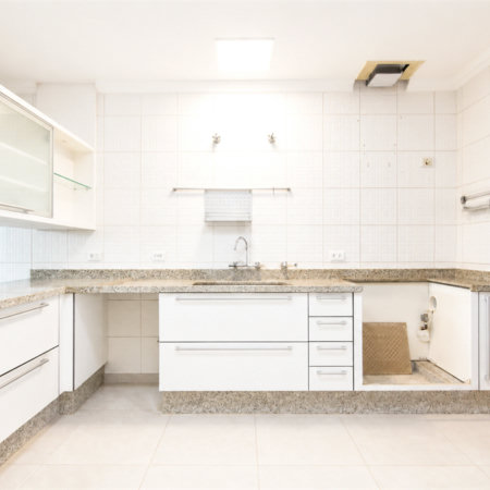 Casa à venda ou para alugar com 4 suítes no condomínio Vila das Emboabas, São Paulo - SP