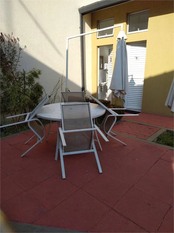 Casa à venda com 3 quartos, sendo 1 suíte, no condomínio Moradas do Horto, São Paulo - SP