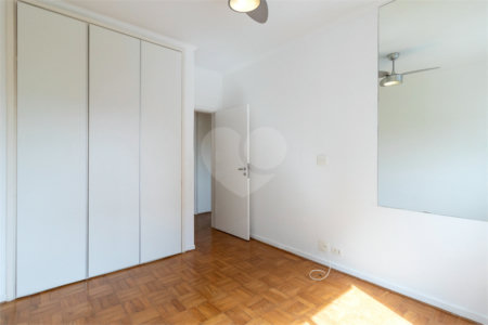 Apartamento à venda com 3 quartos, sendo 1 suíte, em Vila Sofia, São Paulo, SP