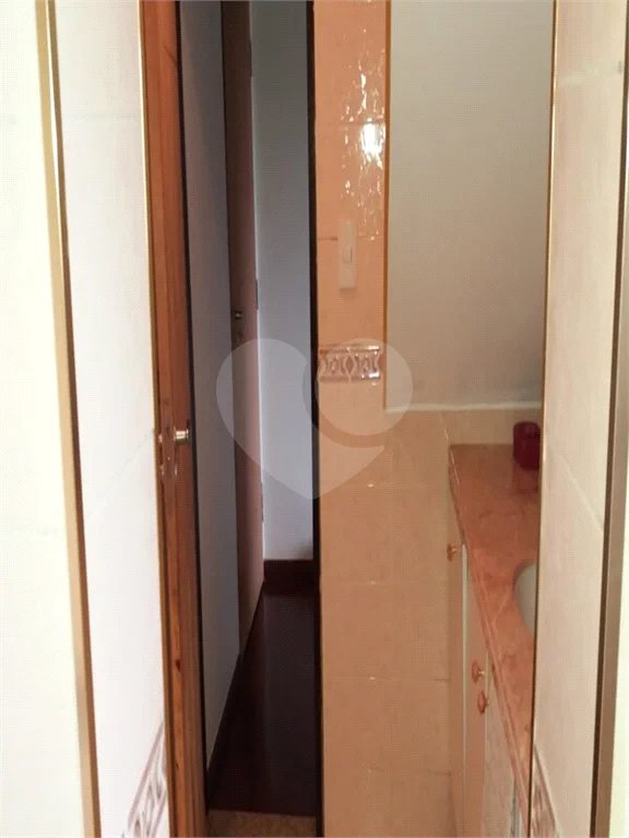 Sobrado à venda com 4 quartos, sendo 3 suítes, em Vila Irmãos Arnoni, São Paulo, SP