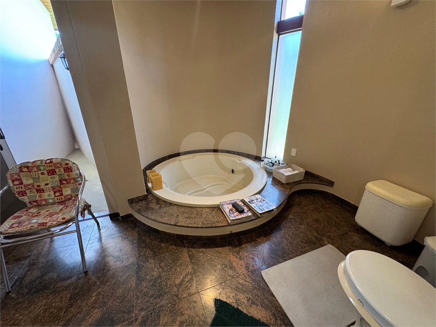 Casa à venda com 7 quartos, sendo 3 suítes,  em Jardim Colombo, Itapetininga, SP