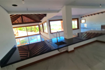 Casa à venda com 8 quartos, sendo 7 suítes, em Ferradura, Armação dos Búzios, RJ