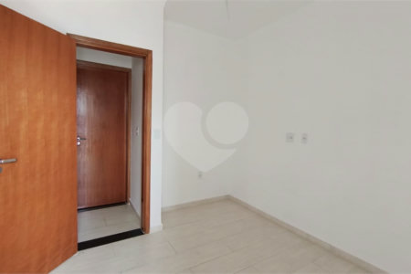 Casa à venda com 2 suítes no condomínio Residencial Paranaguá, São Paulo - SP