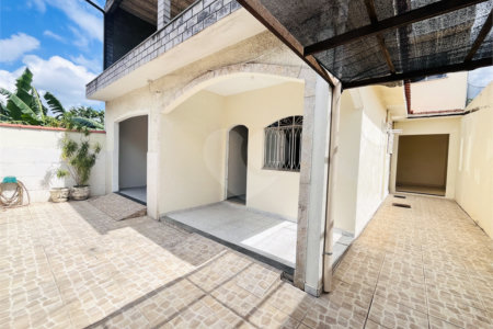 Casa à venda com 3 quartos em Campo Grande, Rio de Janeiro, RJ