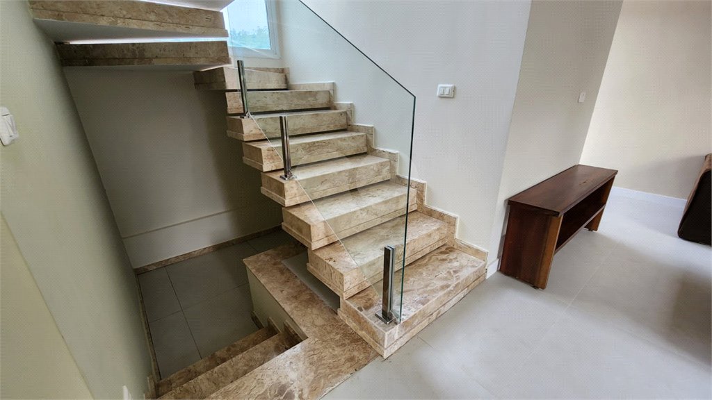 Casa à venda com 5 quartos, sendo 2 suítes, no condomínio Residencial Jardim Primavera, Louveira - SP