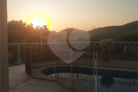Casa à venda com 3 quartos, sendo 1 suíte, no condomínio Vila Hipica Ii, Vinhedo - SP
