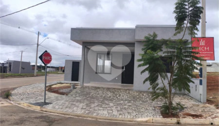 Casa à venda com 3 quartos, sendo 1 suíte, no condomínio Tivolli, Itapetininga - SP