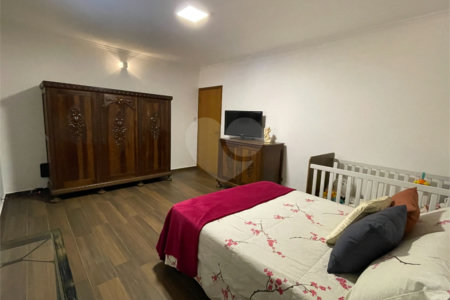 Sobrado à venda com 5 quartos, sendo 1 suíte, em Alto da Boa Vista, São Paulo, SP