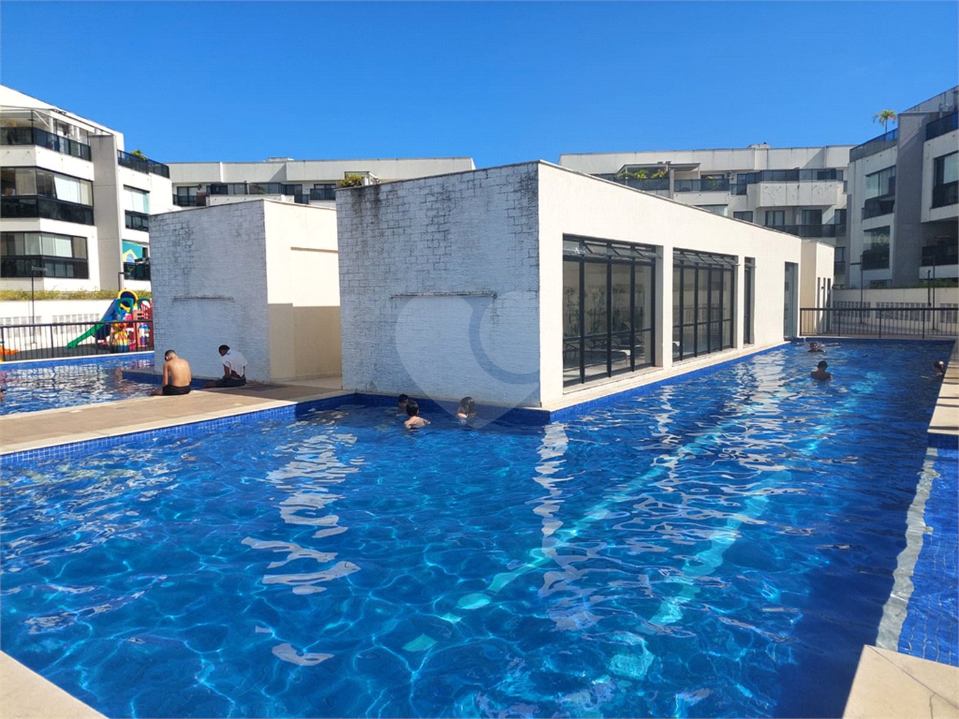 Casa à venda com 3 quartos, sendo 2 suítes, no condomínio Outside Authentic Residences, Rio de Janeiro - RJ