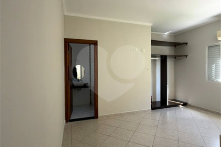 Casa à venda com 3 quartos, sendo 1 suíte, no condomínio Bela Vita, Atibaia - SP