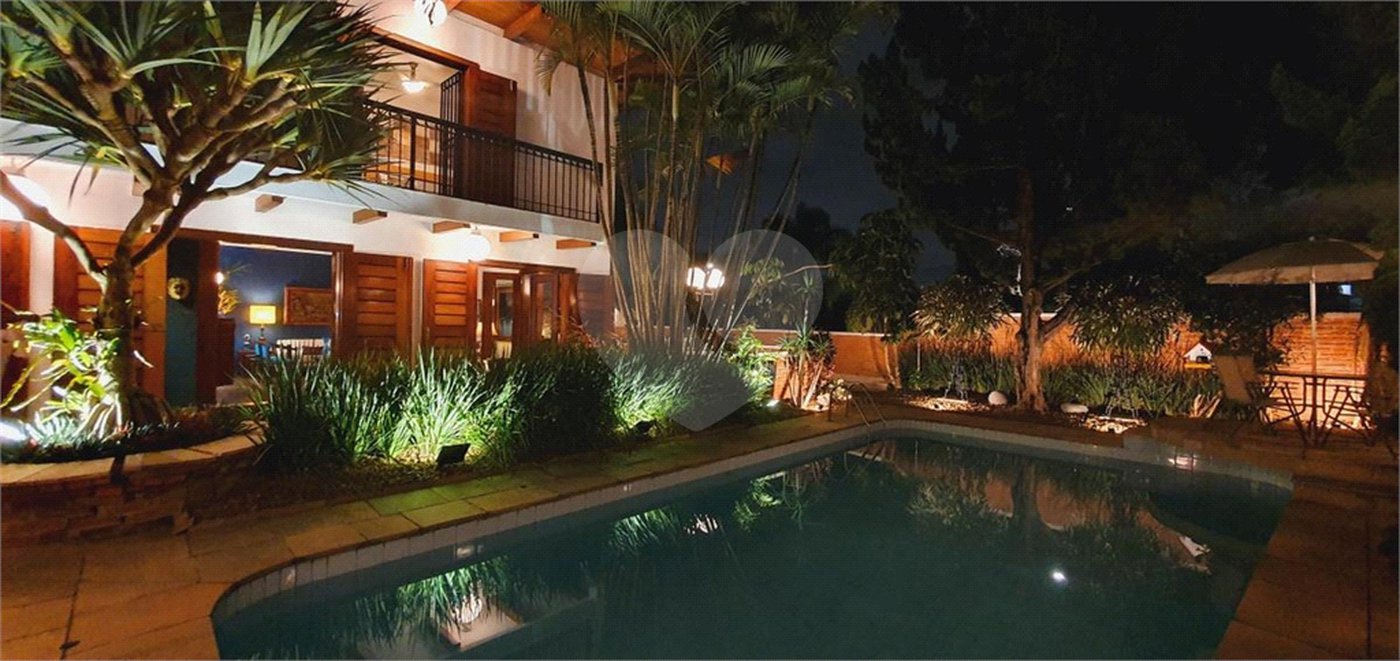 Casa à venda com 5 suítes em Jardim Leonor, São Paulo, SP