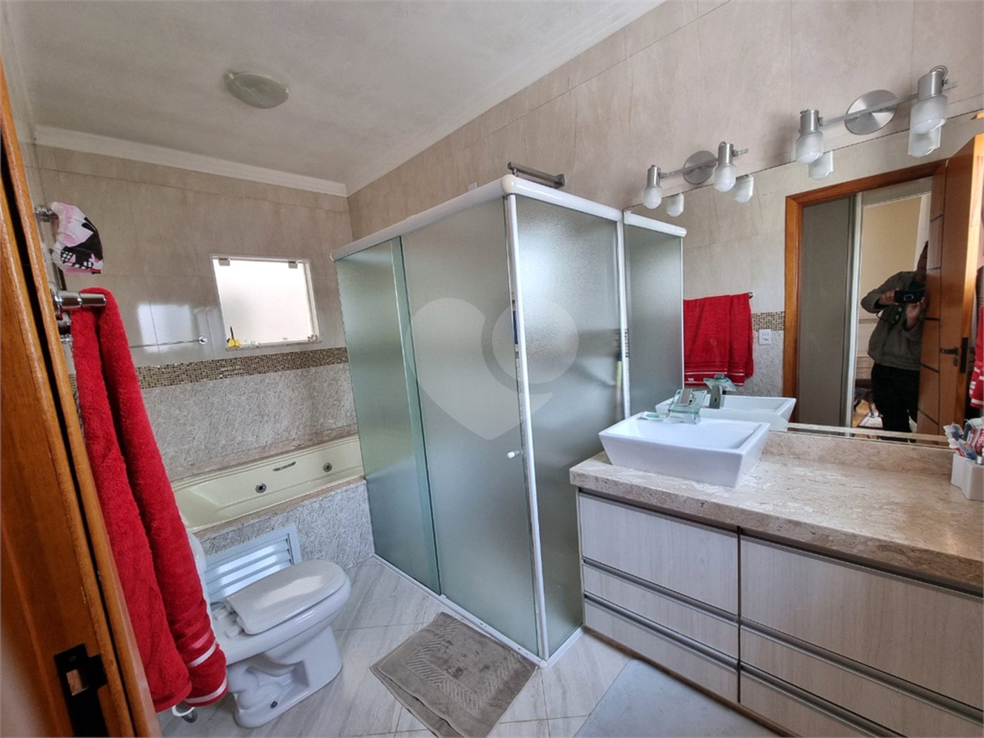 Casa à venda com 3 suítes no condomínio Horto Florestal I, Sorocaba - SP