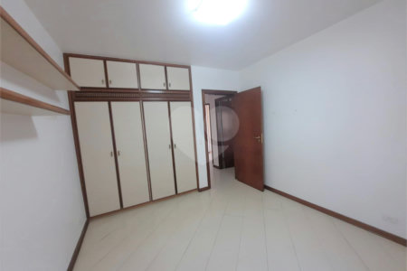 Sobrado à venda com 4 quartos, sendo 2 suítes, em Granja Julieta, São Paulo, SP
