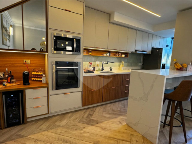Casa à venda com 3 quartos, sendo 1 suíte,  no condomínio Residencial Vegas, São Paulo - SP