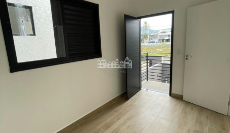 Casa à venda com 3 quartos, sendo 1 suíte,  em Vila Petrópolis, Atibaia, SP