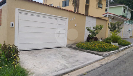 Sobrado à venda com 4 quartos, sendo 1 suíte,  em Tremembé, São Paulo, SP