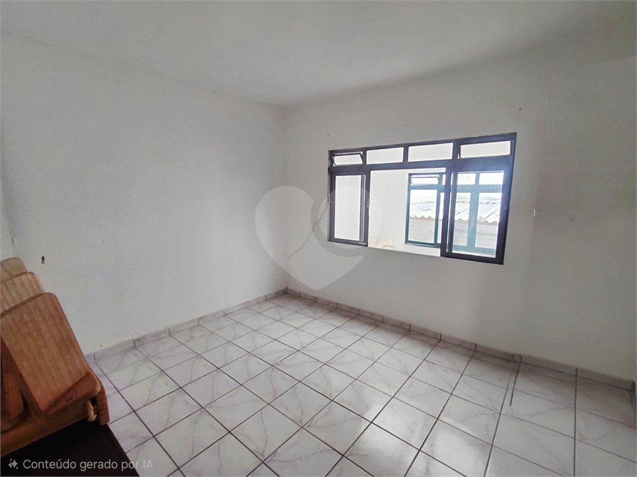 Sobrado à venda com 3 quartos, sendo 1 suíte, em Vila Constança, São Paulo, SP
