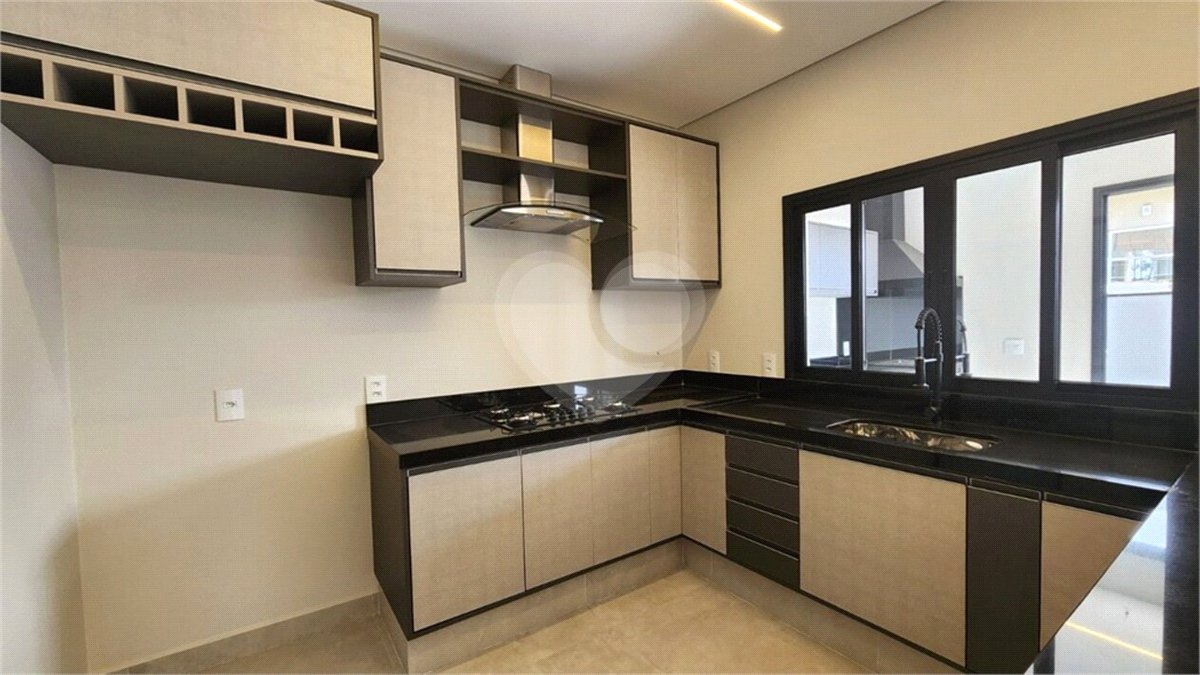 Casa à venda com 3 suítes no condomínio Vita Verdi, Valinhos - SP
