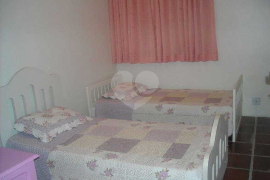 Apartamento à venda com 4 quartos, sendo 1 suíte, em Enseada, Guarujá, SP