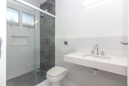 Casa à venda com 4 quartos, sendo 2 suítes, no condomínio Stephanie, São Paulo - SP