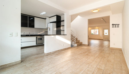 Casa à venda com 4 quartos, sendo 2 suítes,  no condomínio Vila das Andorinhas, São Paulo - SP