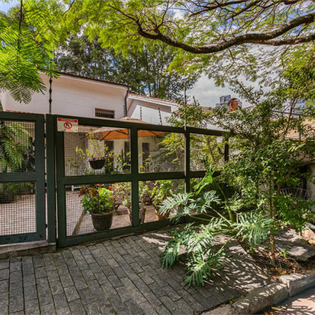 Sobrado à venda com 4 quartos, sendo 2 suítes,  em Vila Madalena, São Paulo, SP