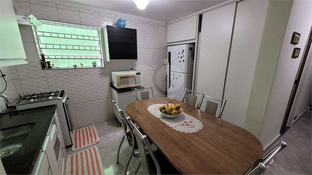 Casa à venda com 4 quartos, sendo 1 suíte, em Parque Maria Domitila, São Paulo, SP