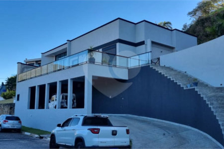 Casa à venda com 4 suítes no condomínio Osato, Atibaia - SP