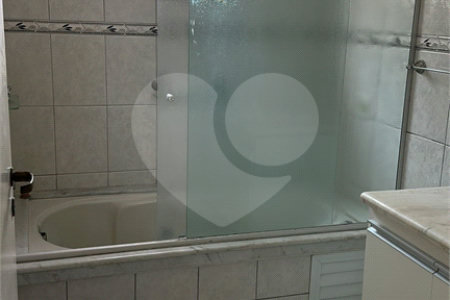 Casa para alugar com 3 suítes no condomínio Jardim Siriema, Atibaia - SP