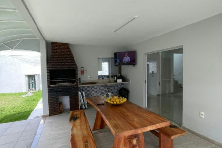 Casa à venda com 3 quartos, sendo 1 suíte, em Orla Norte, Porto Seguro - BA