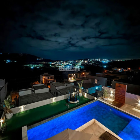 Casa à venda com 4 quartos, sendo 3 suítes, em Rio Abaixo, Atibaia, SP
