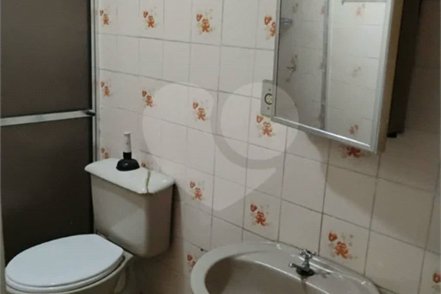 Vende-se sobrado de 3 andares na Vila Santa Catarina