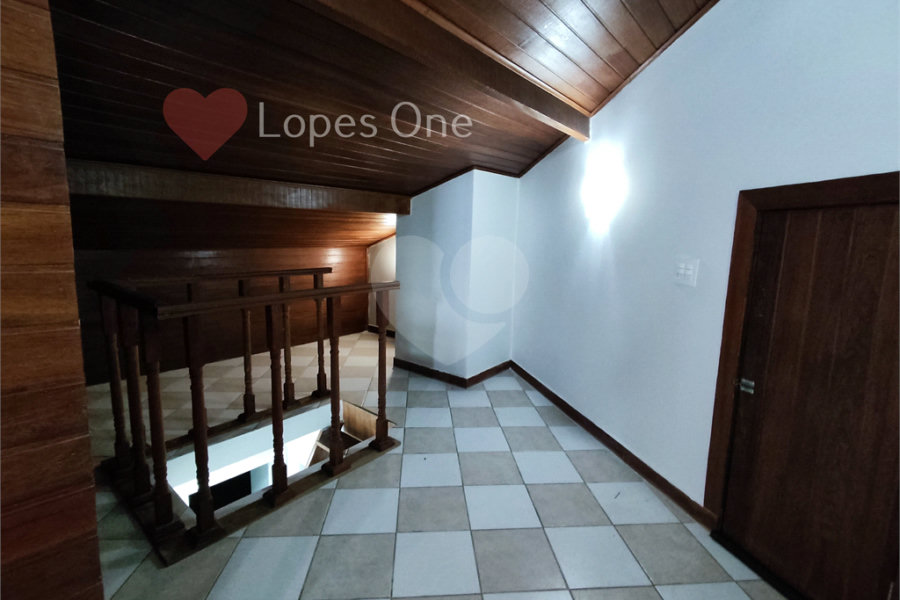 Casa à venda com 3 quartos, sendo 2 suítes, no condomínio Filipe de Vitry, São Paulo - SP