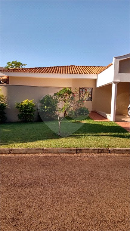 Excelente sobrado no Condomínio Parque Sabará
